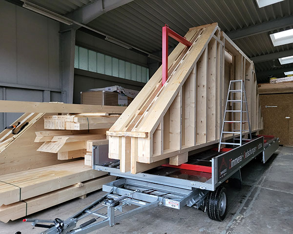 Alle Balken werden in unserer eigenen Halle mit hochwertigem Equipment präzise zugeschnitten.