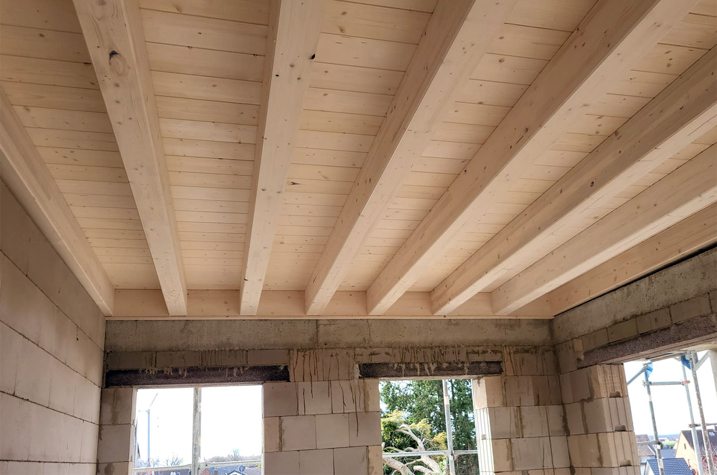 Holz-Carport für große Fahrzeuge